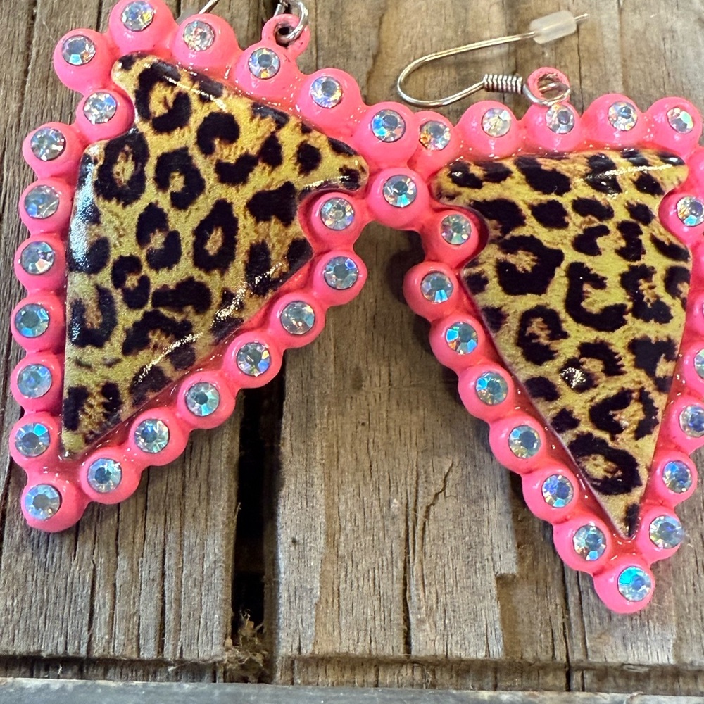 Metal Arrowhead Earrings NWOT